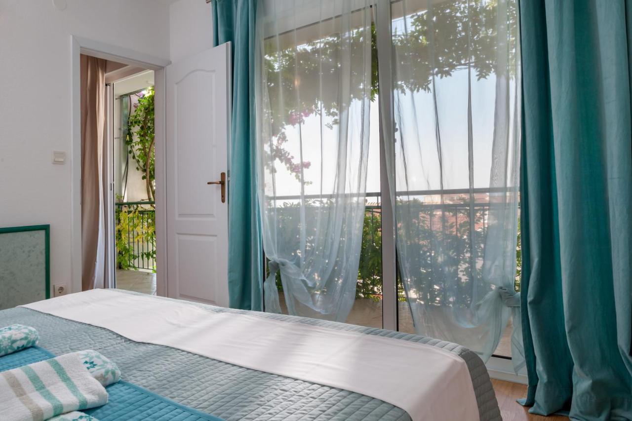 Apartments Leut 80M From The Sea Podgora Quarto foto