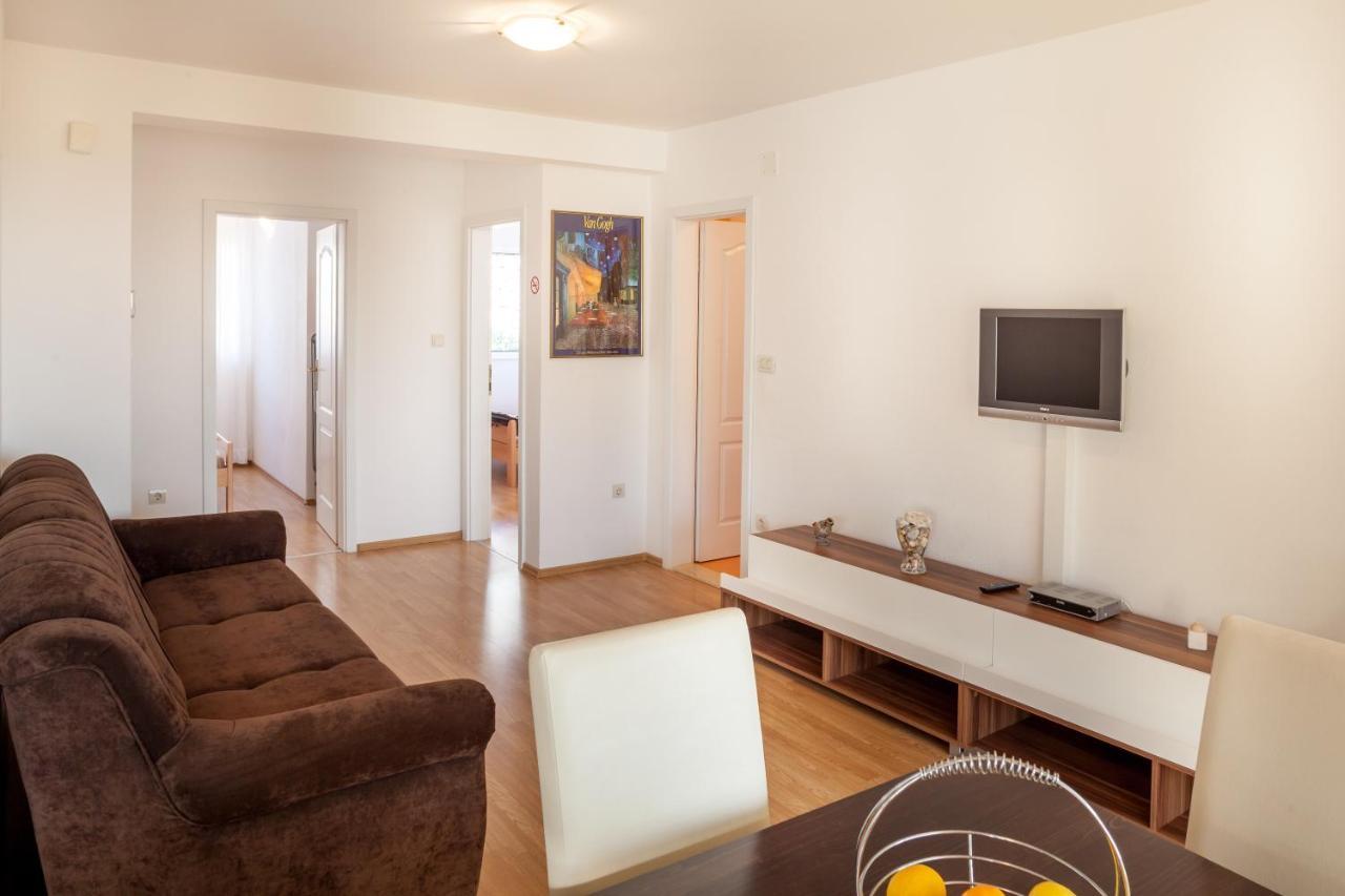 Apartments Leut 80M From The Sea Podgora Quarto foto
