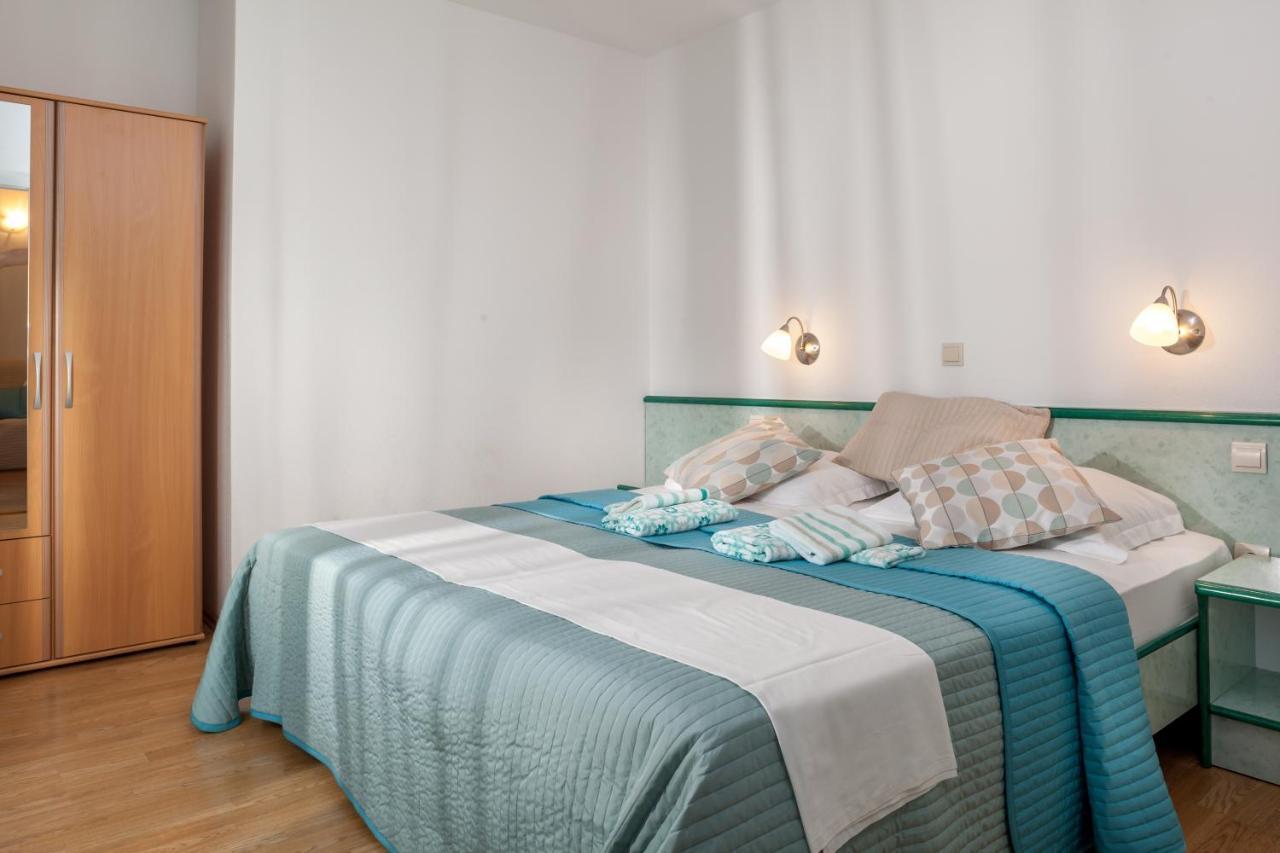 Apartments Leut 80M From The Sea Podgora Quarto foto