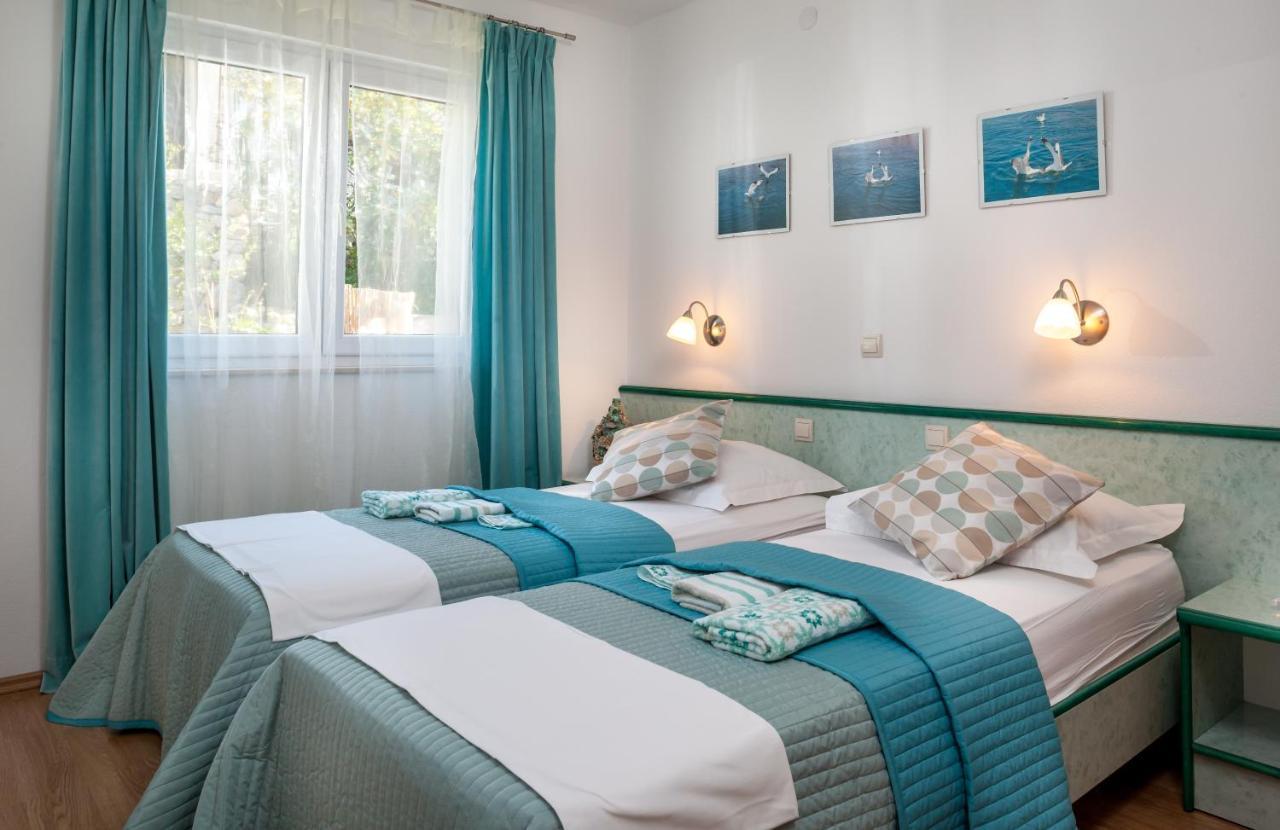 Apartments Leut 80M From The Sea Podgora Quarto foto