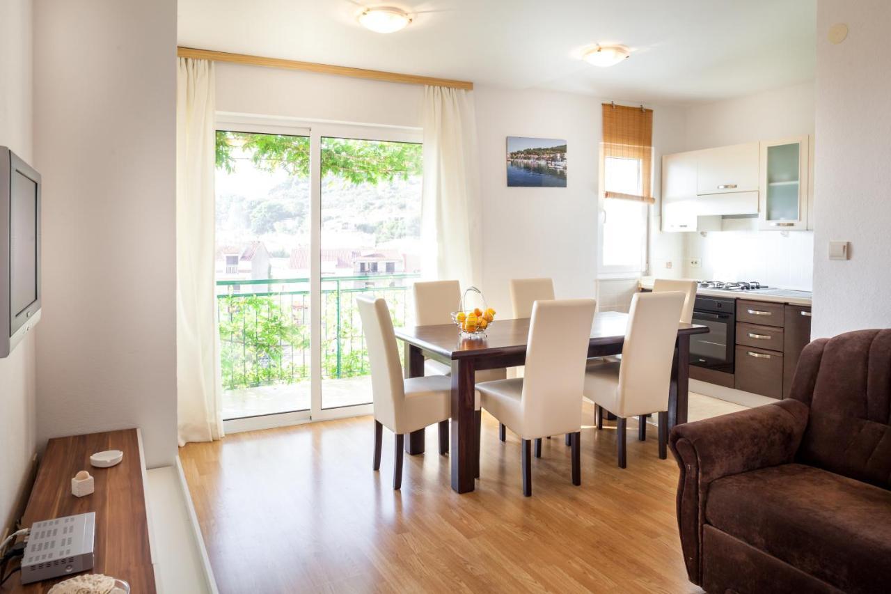 Apartments Leut 80M From The Sea Podgora Quarto foto