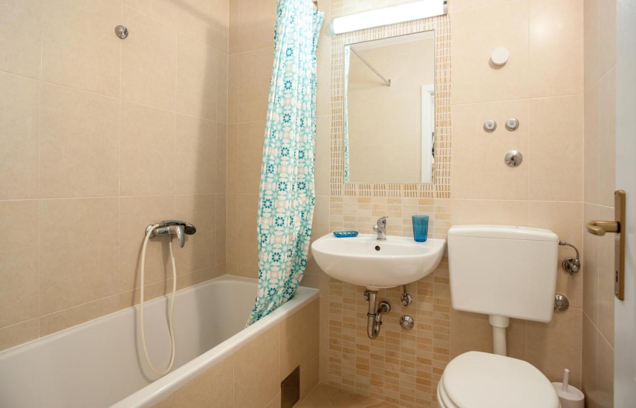 Apartments Leut 80M From The Sea Podgora Quarto foto