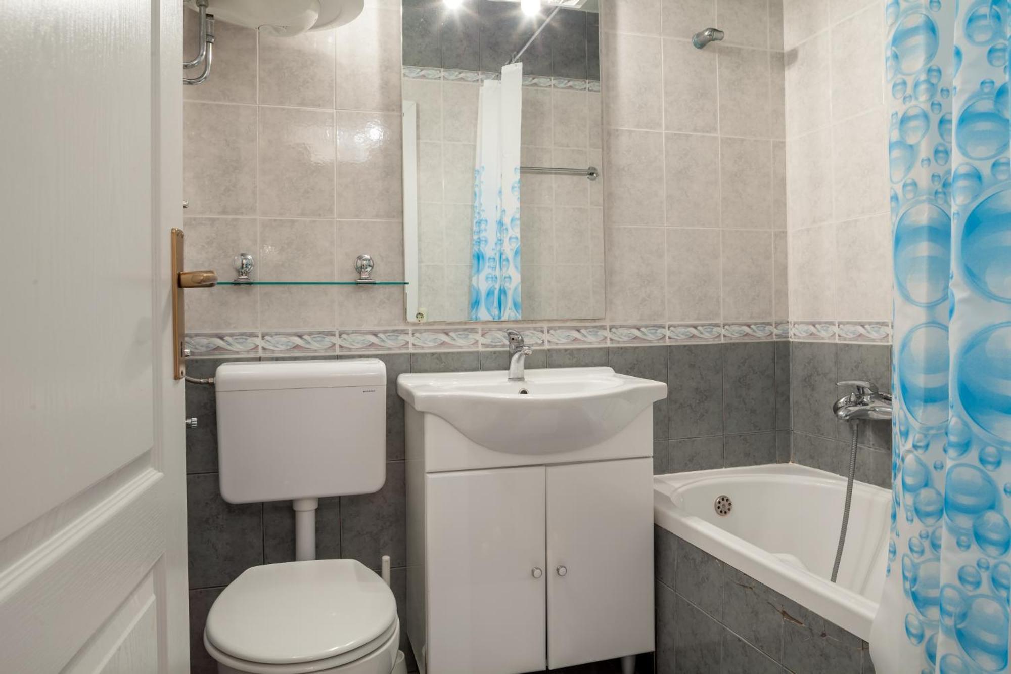 Apartments Leut 80M From The Sea Podgora Quarto foto
