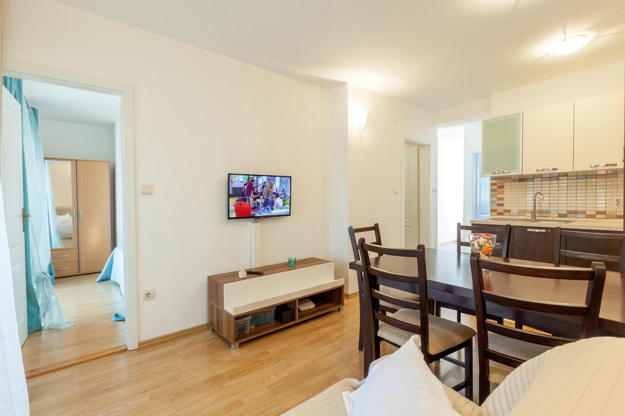 Apartments Leut 80M From The Sea Podgora Quarto foto