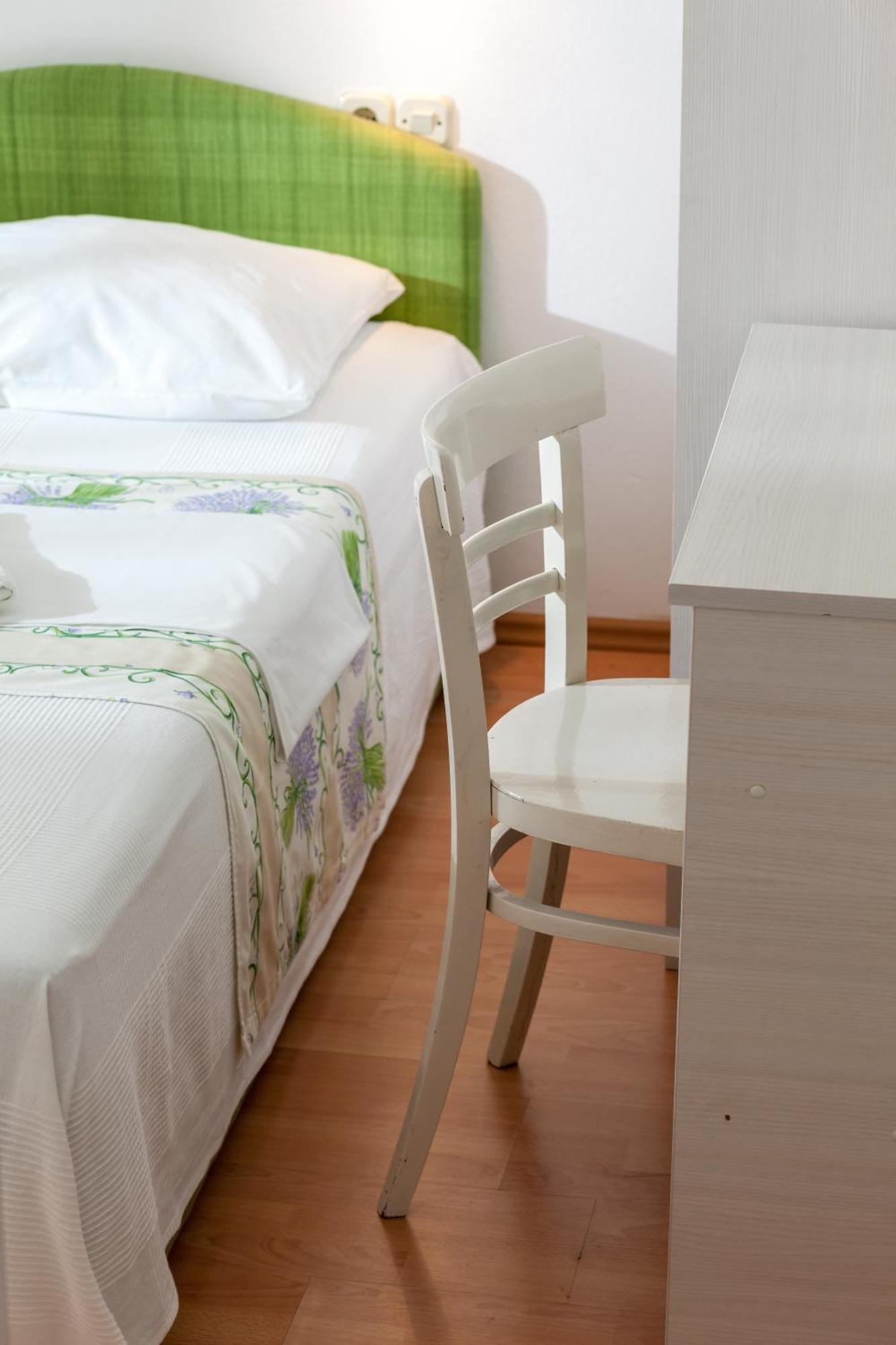 Apartments Leut 80M From The Sea Podgora Quarto foto