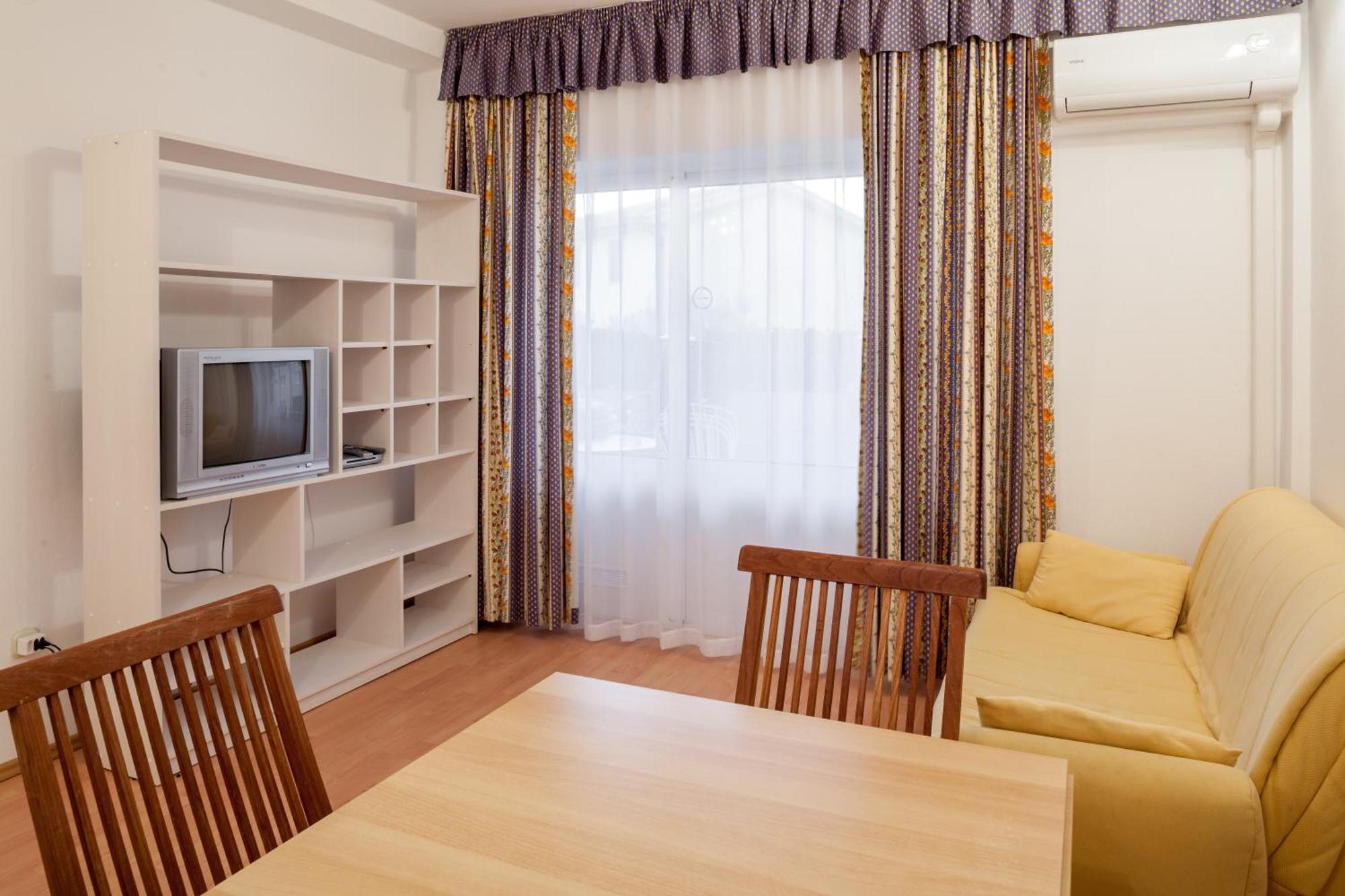 Apartments Leut 80M From The Sea Podgora Quarto foto