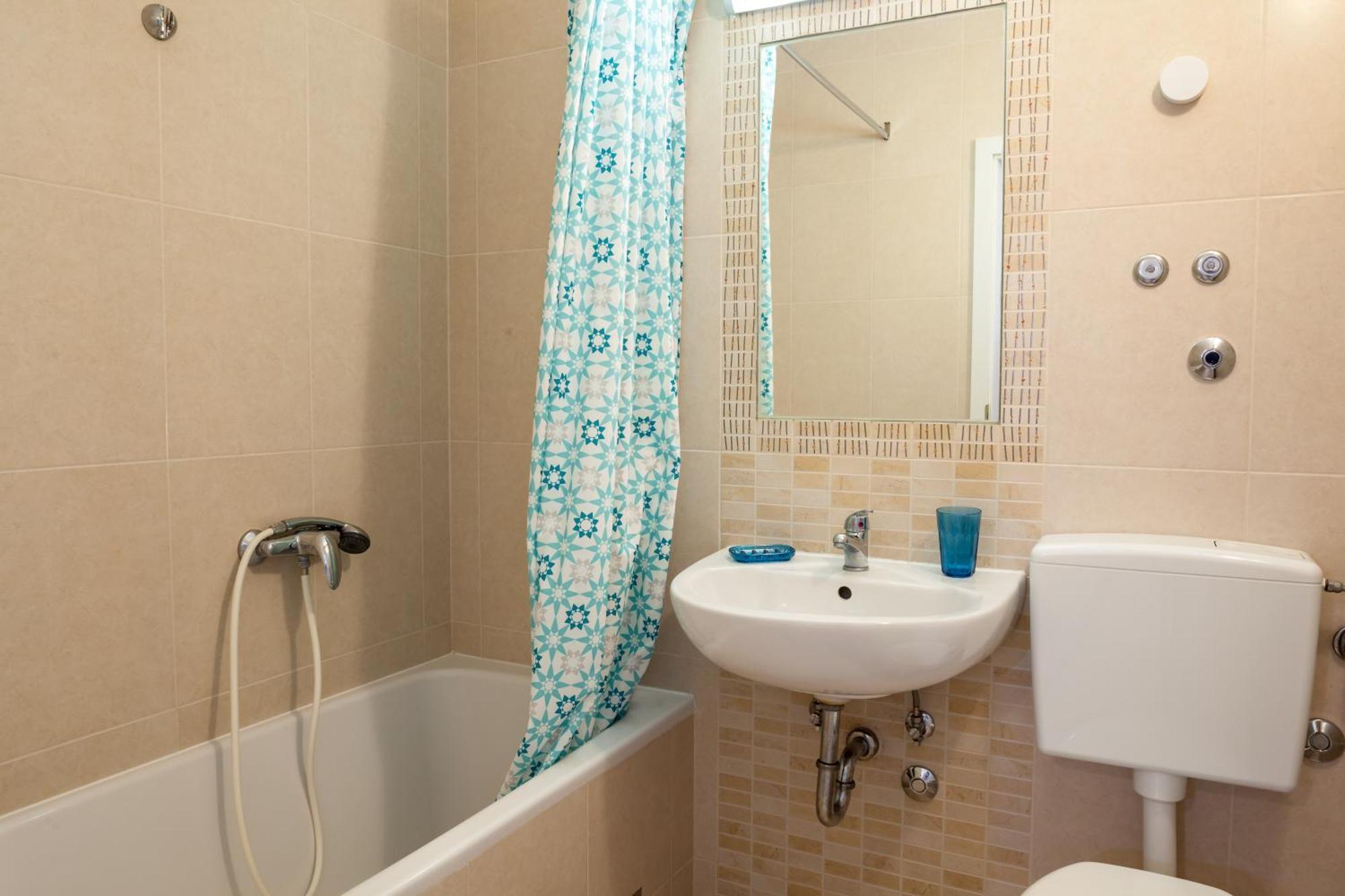 Apartments Leut 80M From The Sea Podgora Quarto foto