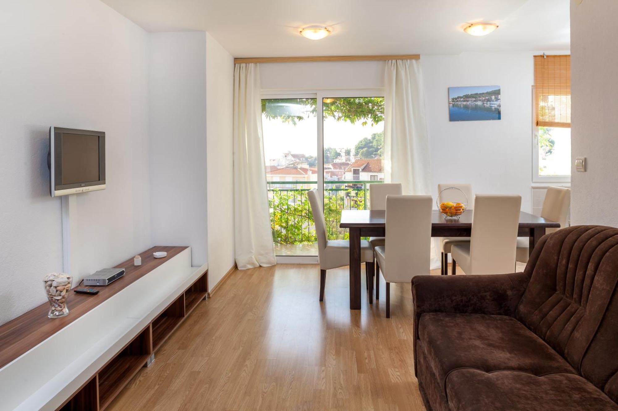 Apartments Leut 80M From The Sea Podgora Quarto foto