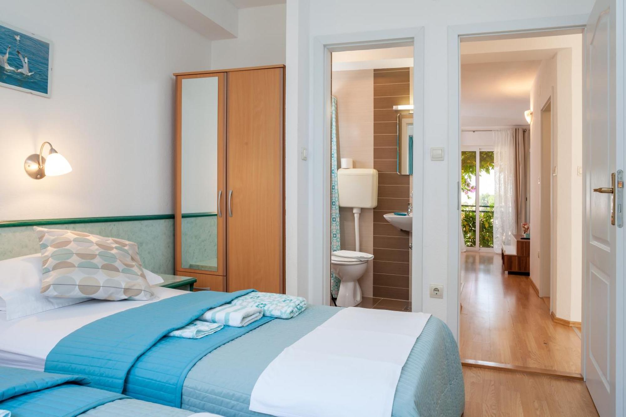 Apartments Leut 80M From The Sea Podgora Quarto foto