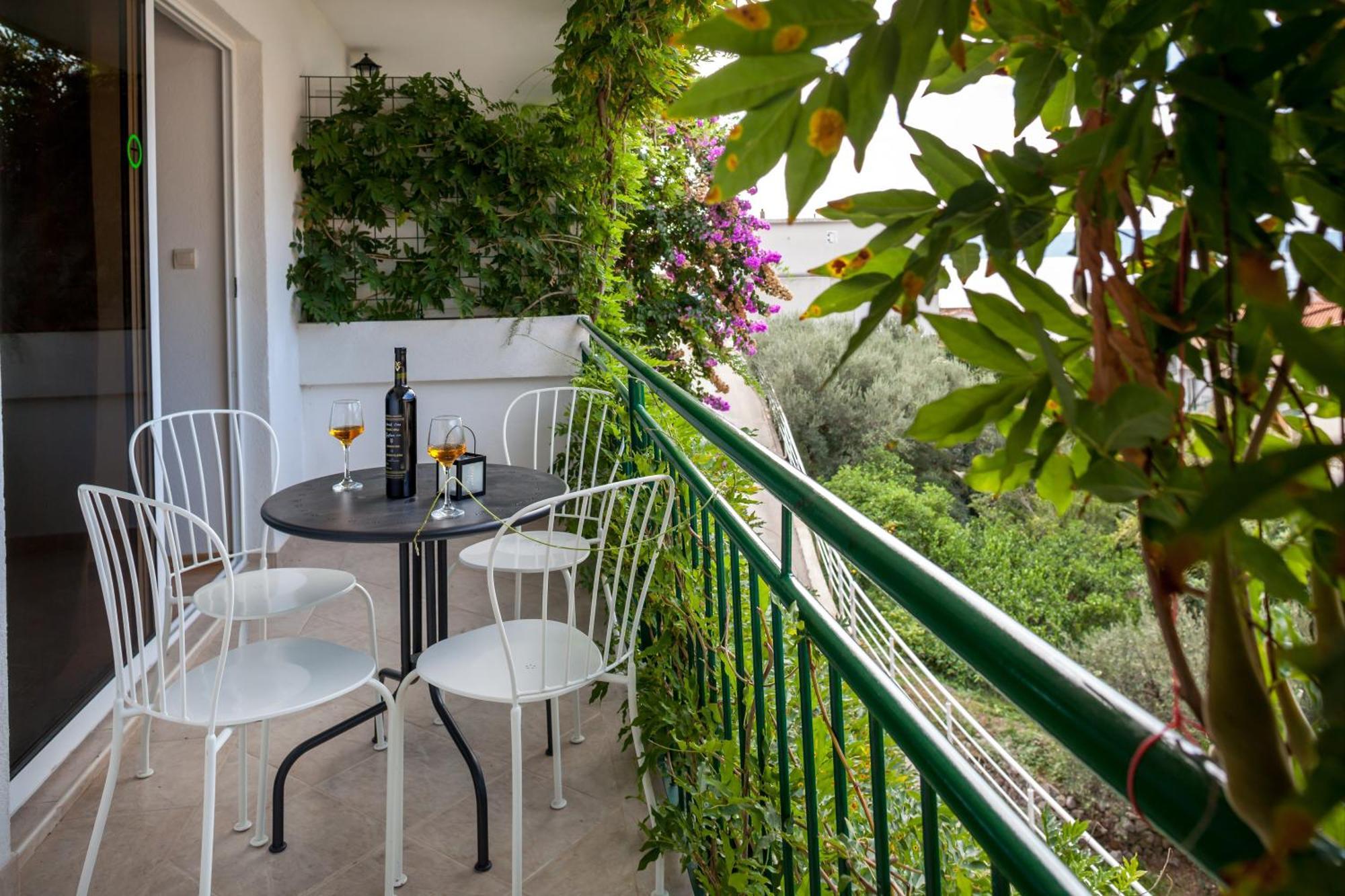 Apartments Leut 80M From The Sea Podgora Quarto foto